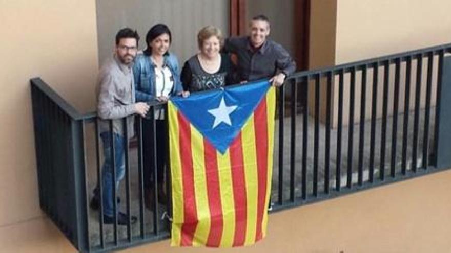 ERC torna a col·locar l&#039;estelada al balcó de l&#039;Ajuntament de Sallent