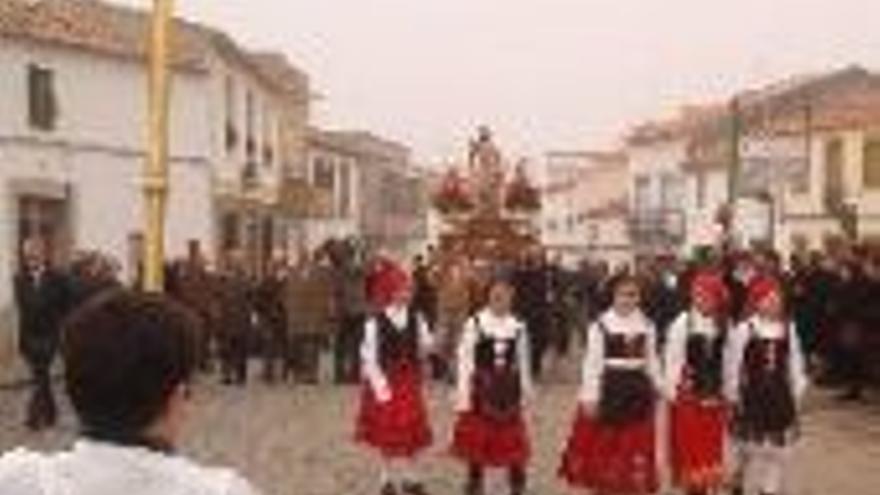 El barrio hinojoseño de San Sebastián celebra las fiestas de su patrón