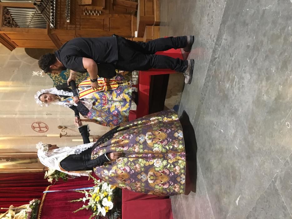 Aleida, Andrea y sus doce Damas visitaron a la patrona de Alicante, la Virgen del Remedio, gracias a la tradicional sesión de fotos