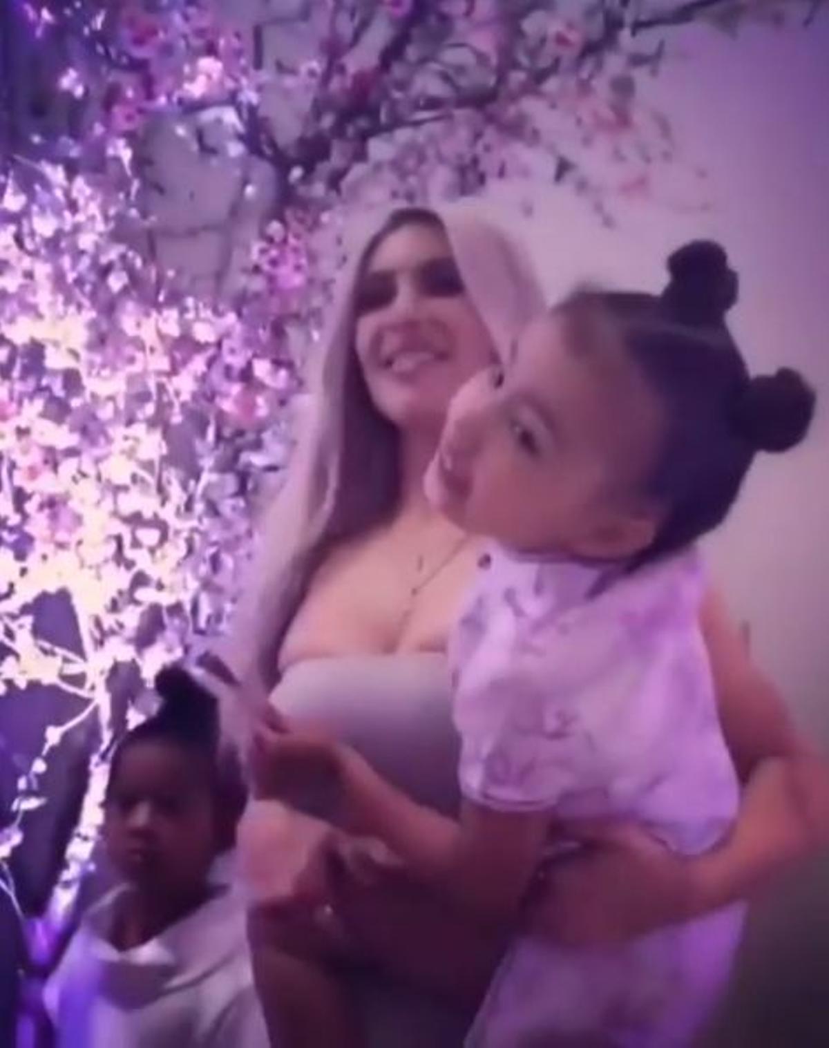 Estamos enamoradas de la decoración de la 'baby shower' de Kim Kardashian