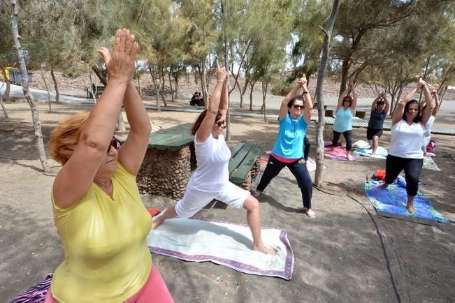 YOGA EN LA PLAYA MELENARA