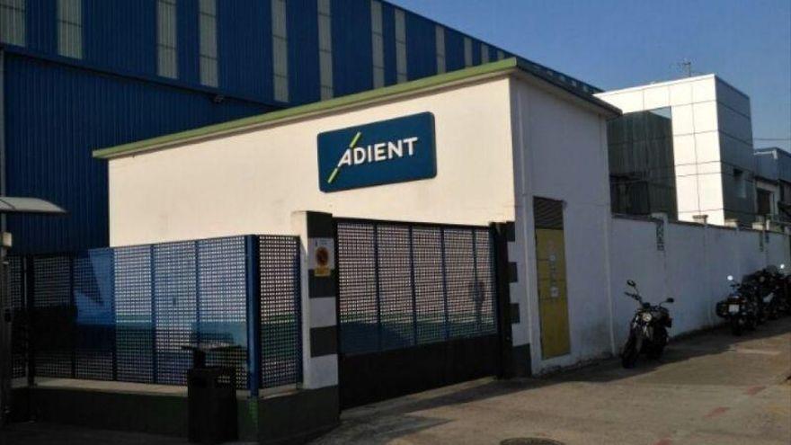 Planta de Adient en Alagón, donde la empresa pretende trasladar a los empleados de Calatorao