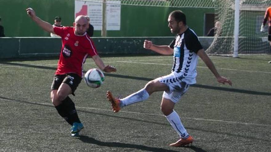 Un lance del partido disputado por Jove Español y Castellón.
