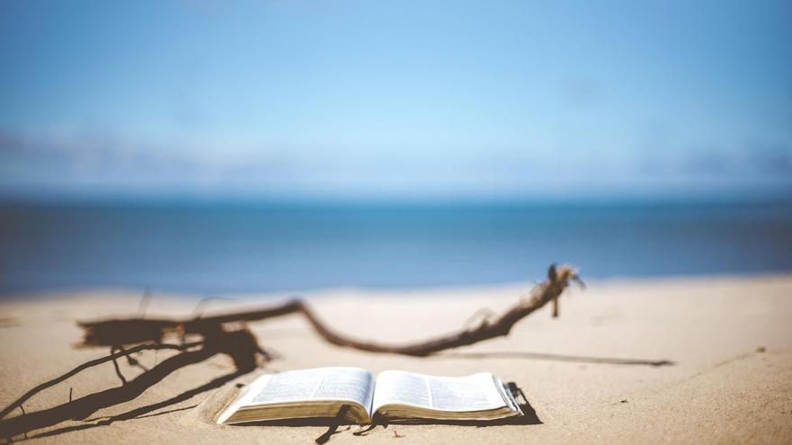 Cuéntanos qué libro estás leyendo este verano y compartiremos tu recomendación