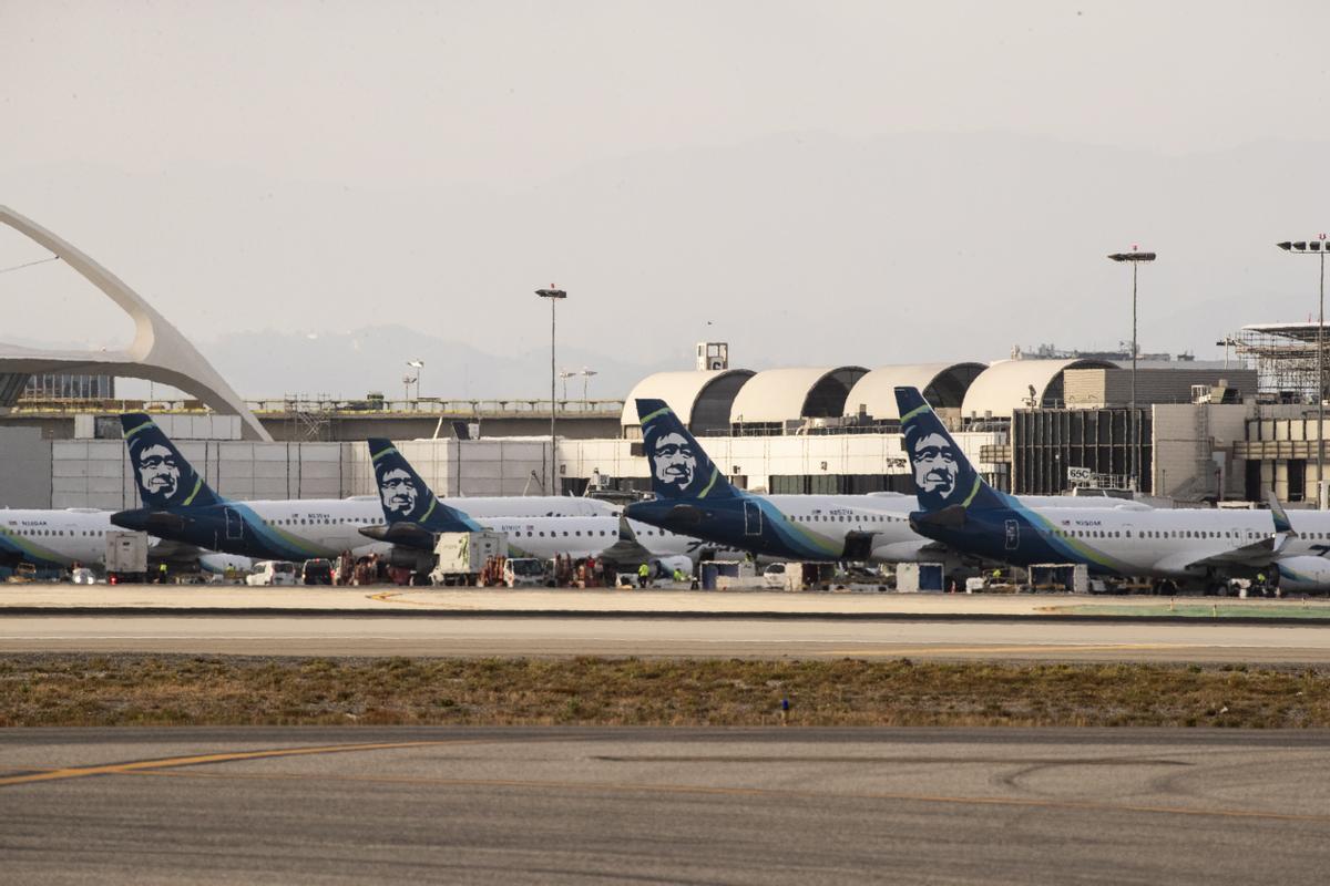 Un pilot fora de servei, acusat d’intentar estavellar un vol d’Alaska Airlines