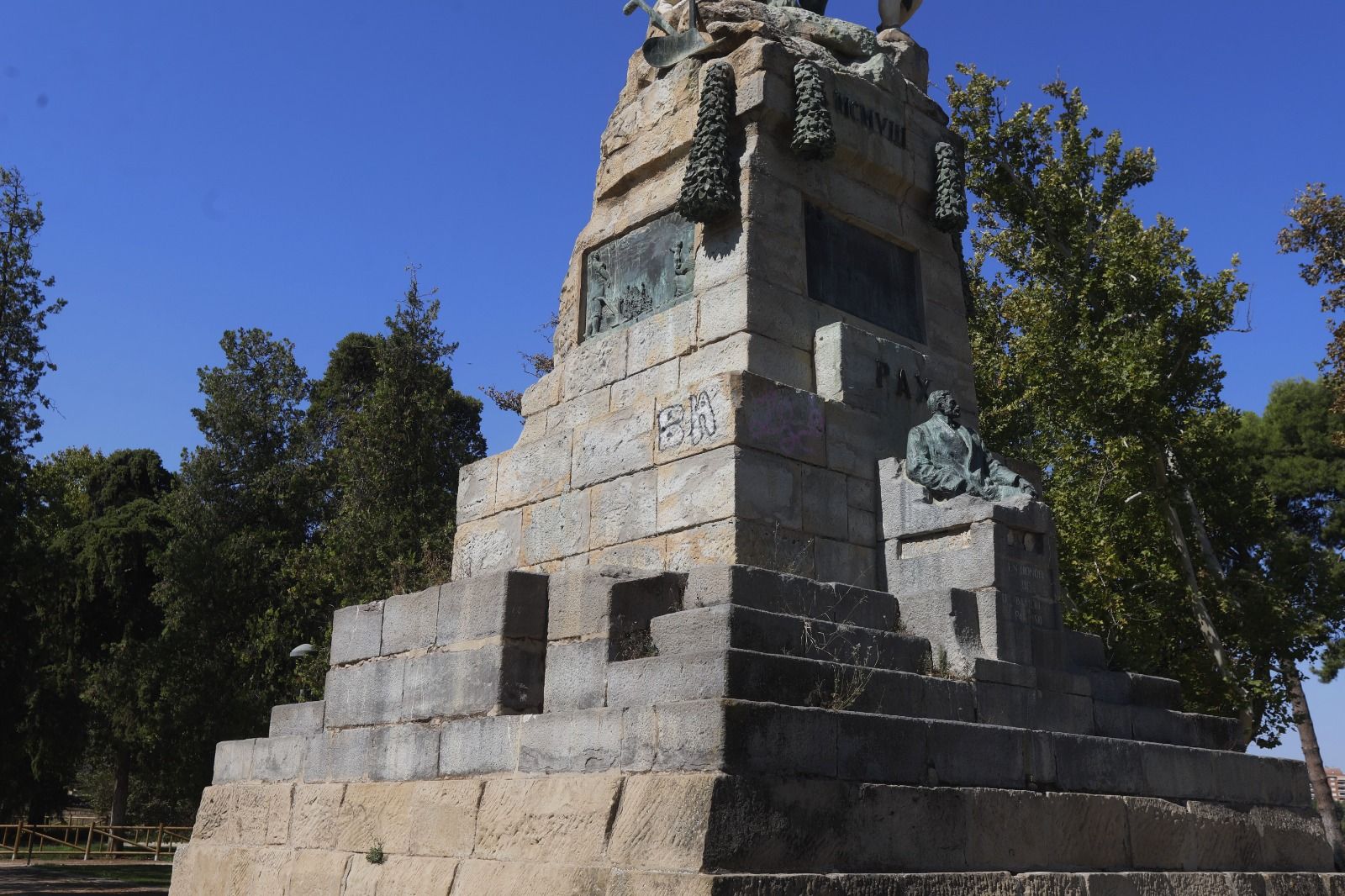 Este es el estado de los monumentos del Parque Grande José Antonio Labordeta de Zaragoza