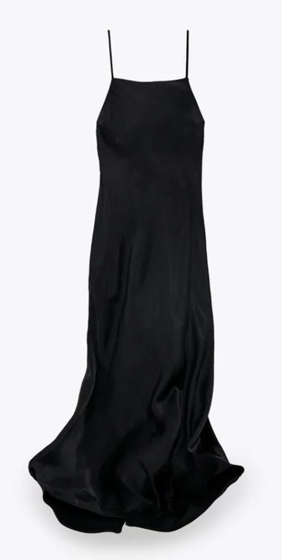 Slip dress noventero de Zara en color negro, escote recto y tirantes finos