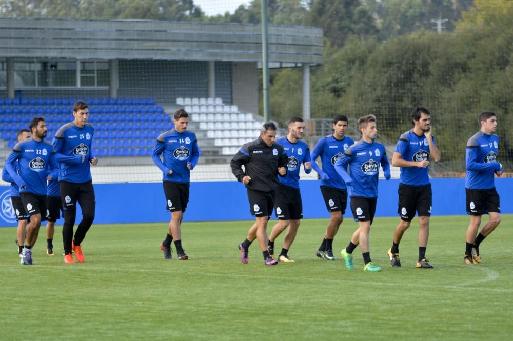 El Dépor entrena tras la derrota en Cornellá