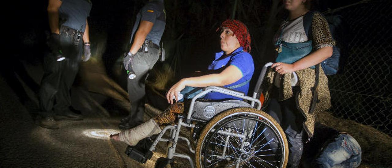 Imagen de las mujeres que llegaron en octubre, una de ellas en silla de ruedas.