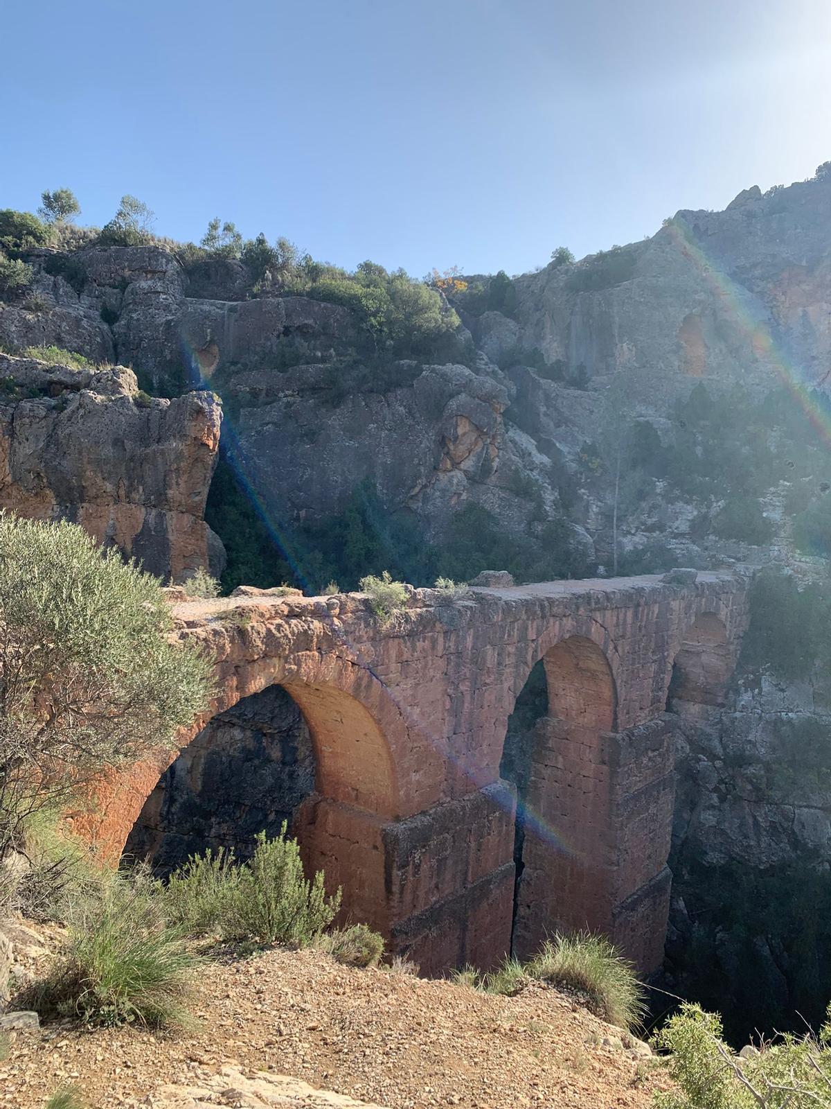 Acueducto romano de Peña Cortada que da nombre a la ruta
