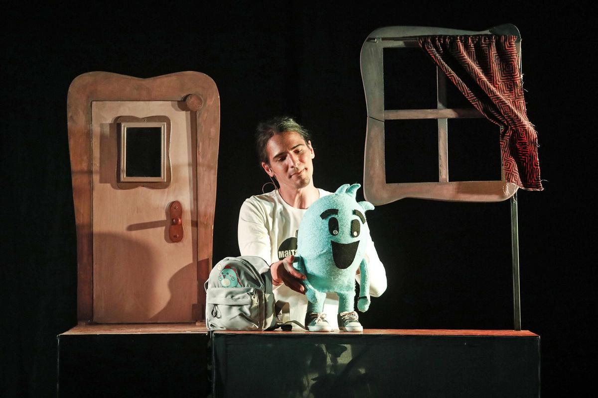 Girona. Biblioteca Carles Rahola. Conte Les aventures d'en Risquet impulsat per Protecció Civil.