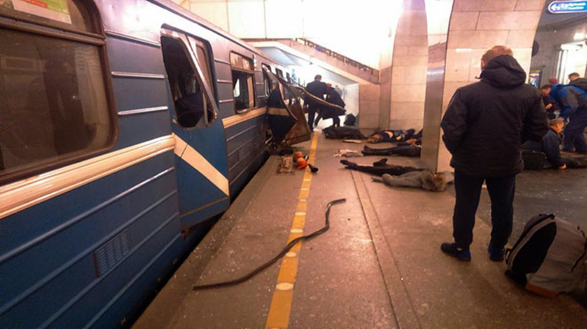 Almenys 10 morts, i més de 22 ferits, en l’atemptat al metro de Sant Petersburg.