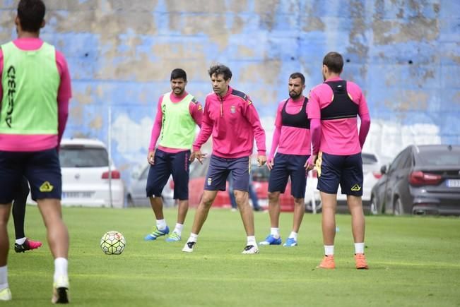 Entrenamiento de la UD Las Palmas en Barranco ...