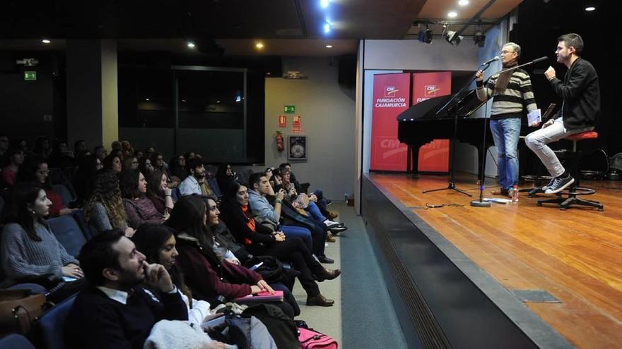 César Poetry muestra su &#039;yo&#039; poeta en Murcia