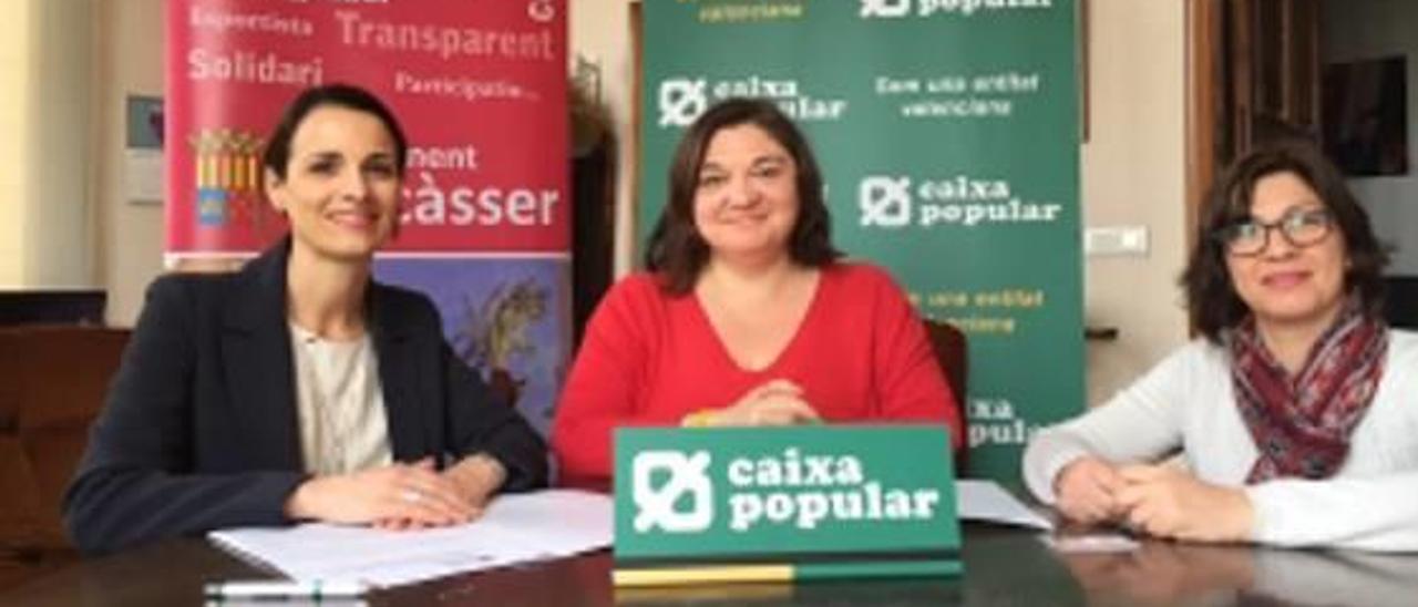 La alcaldesa Eva Zamora firmó el convenio con Caixa Popular.