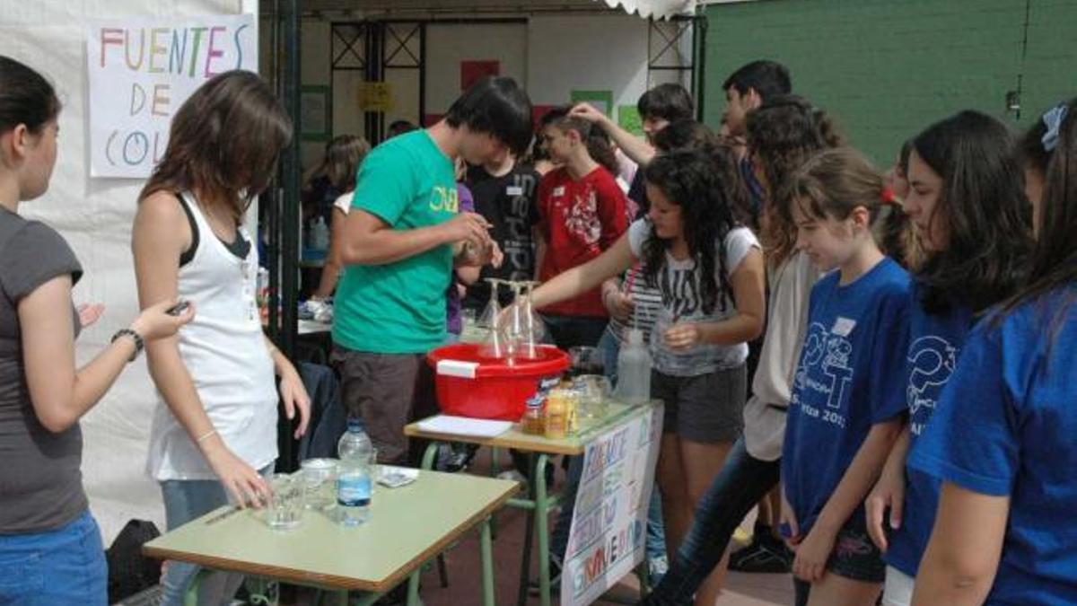 Imagen de archivo del Encuentro de Ciencias en el IES Bezmiliana.