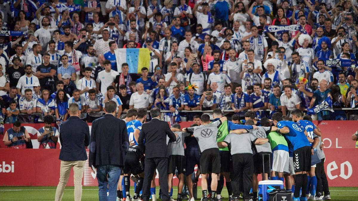 Aficionados del CD Tenerife en Girona.