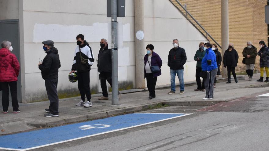 Cues per participar al cribratge que es va fer a l&#039;Hotel d&#039;Entitats de Berga