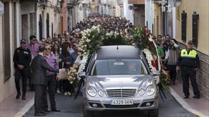 Emotivo funeral en Chella por la menor asesinada