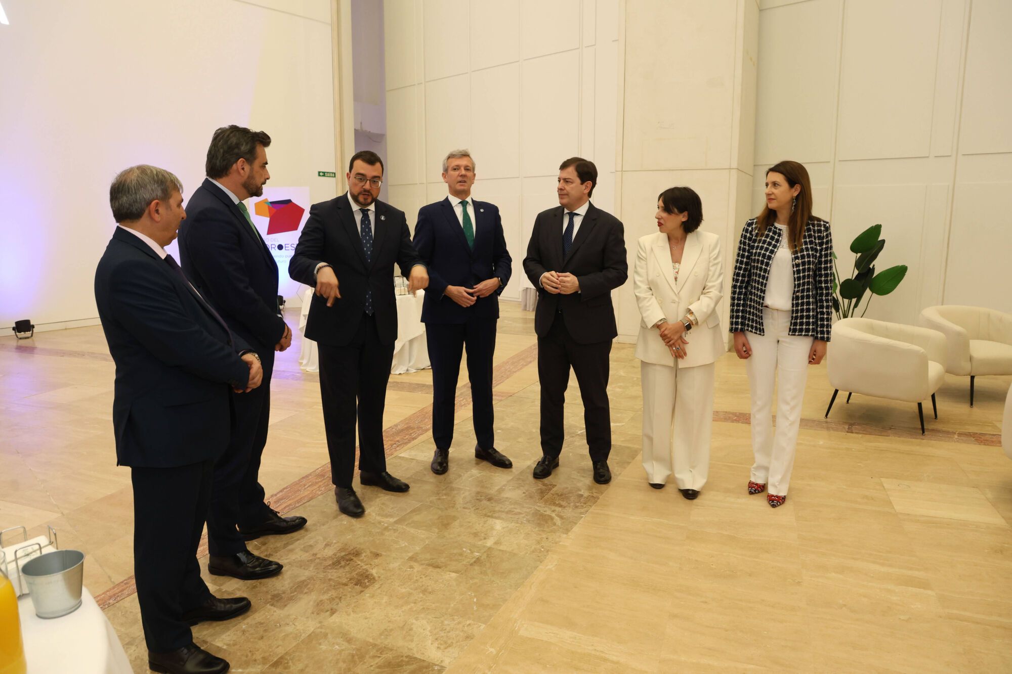 Los presidentes autonómicos de Galicia, Asturias y Castilla y León se suman al Foro del Noroeste para participar en una mesa redonda.