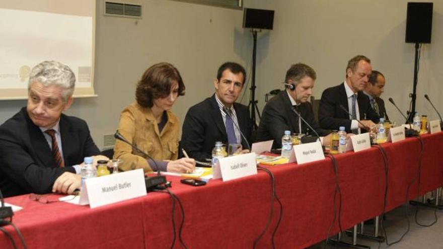 De izquierda a derecha, Butler, Isabel Oliver, Miquel Nadal, Ralph Schiller, Euling y Morales.