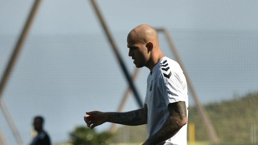Sandro Ramírez, en plena acción durante el entrenamiento de ayer en Barranco Seco.