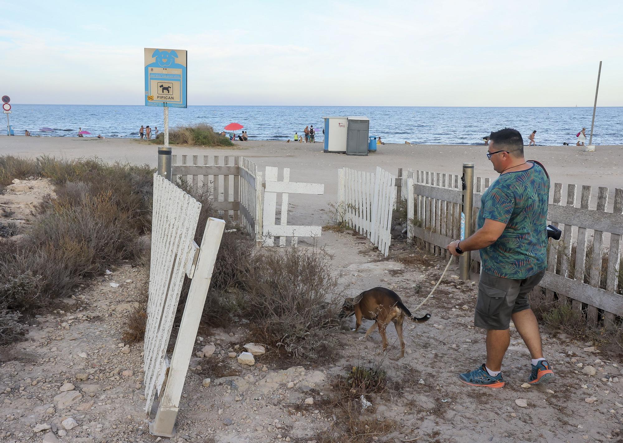 Protesta vecinal en contra del abandono del parque de perros de Aguamarga