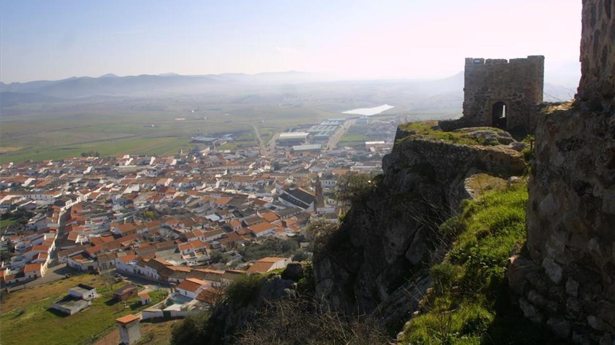 Vista del Castillo de Belmez, con el pueblo a sus pies.