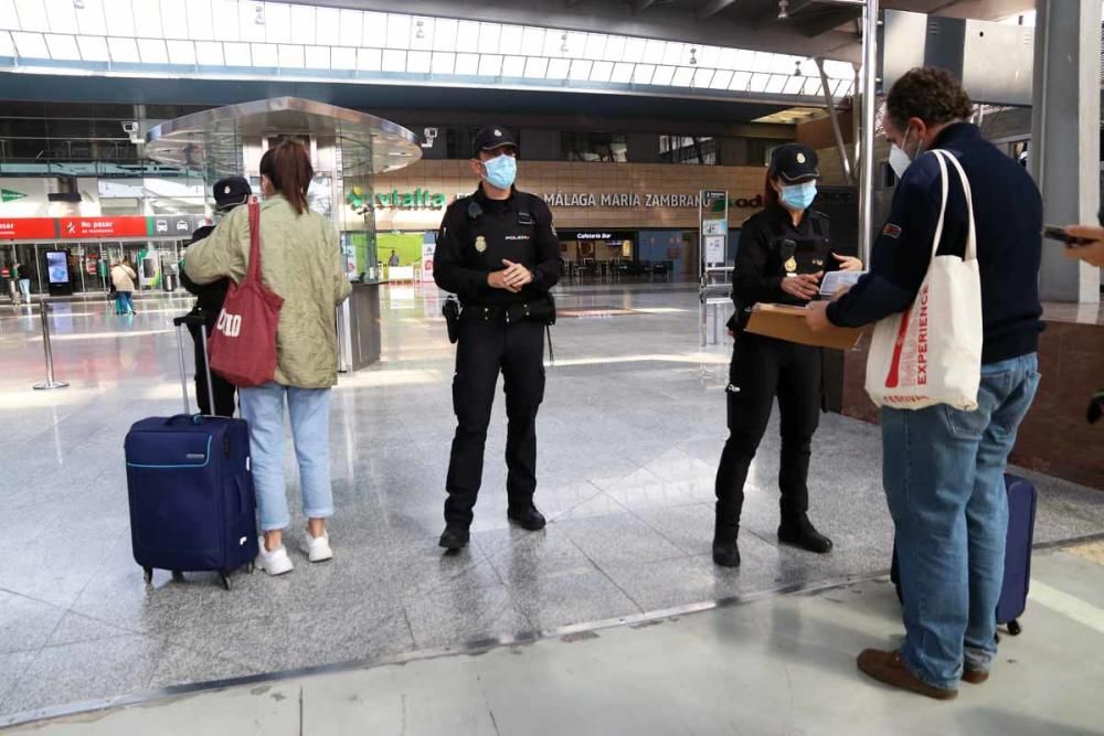 Controles policiales en la estación María Zambrano