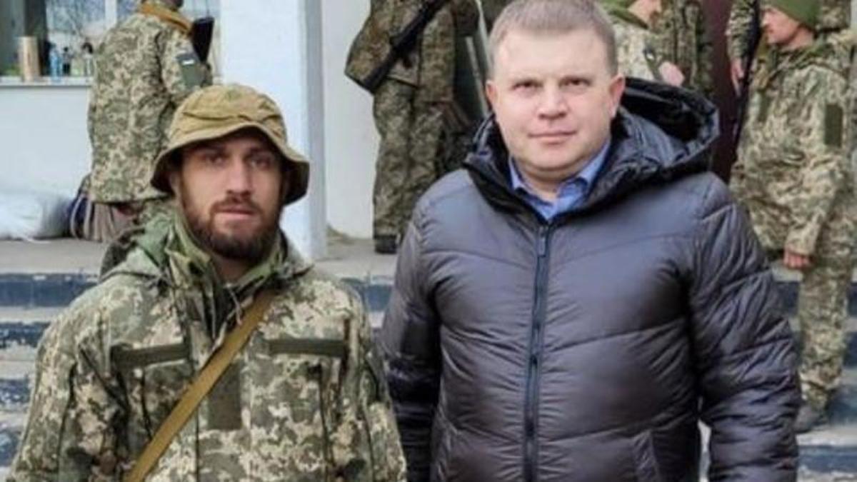 Lomachenko, armado y con ropa militar