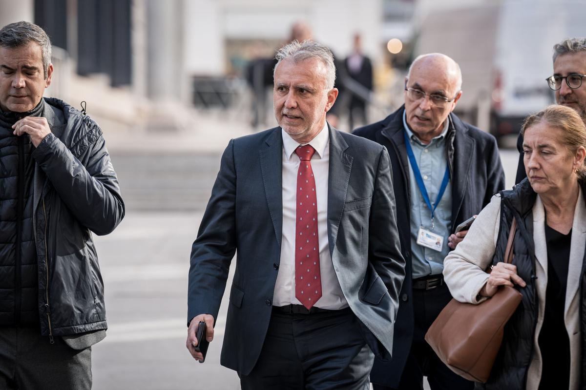 El ministro de Política Territorial y Memoria Democrática, Ángel Victor Torres (c), a su llegada a la reunión con Clavijo y Torres.