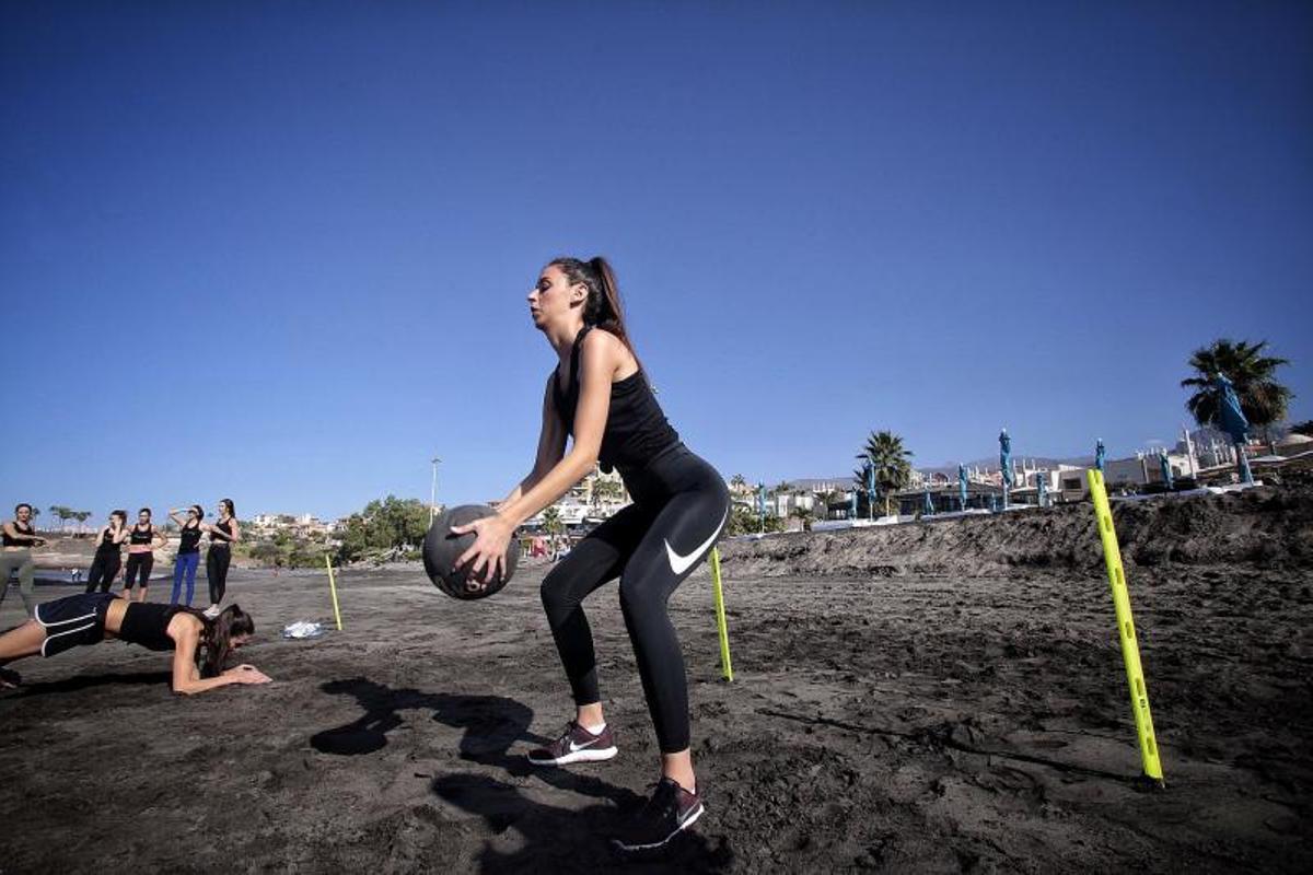 Las candidatas a Miss Universo España realizan actividades en la playa de Fañabé Las candidatas a Miss Universo España realizan actividades en la playa de Fañabé