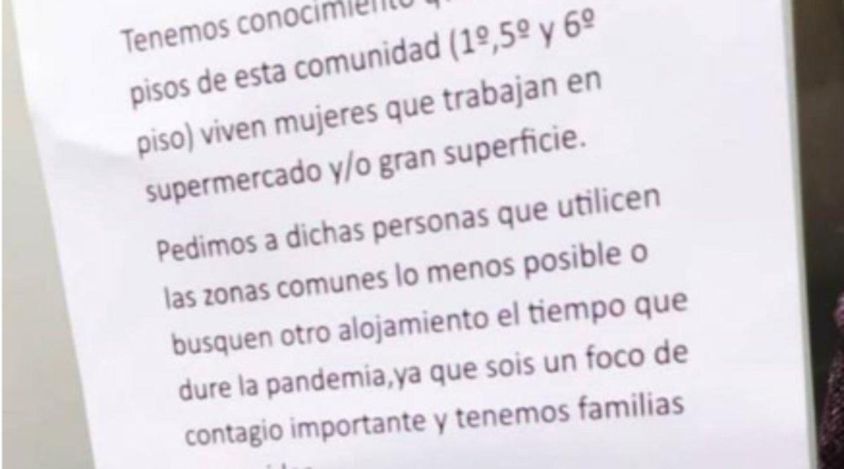 investigan-un-cartel-contra-trabajadoras-de-supermercado-en-una-comunidad-de-vecinos-en-pamplona