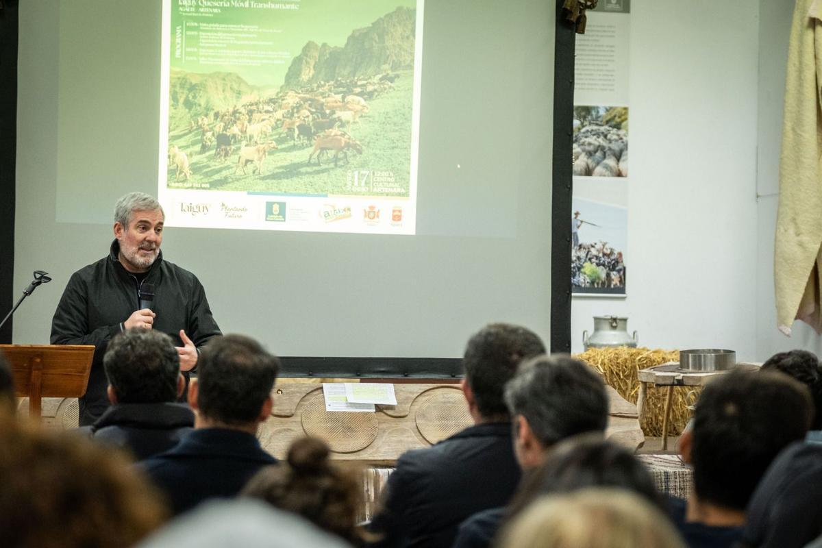 Intervención de Clavijo durante la visita.