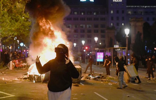 Disturbios en Barcelona, en directo: última hora de las detenciones, origen y otras protestas de jóvenes en Francia e Italia