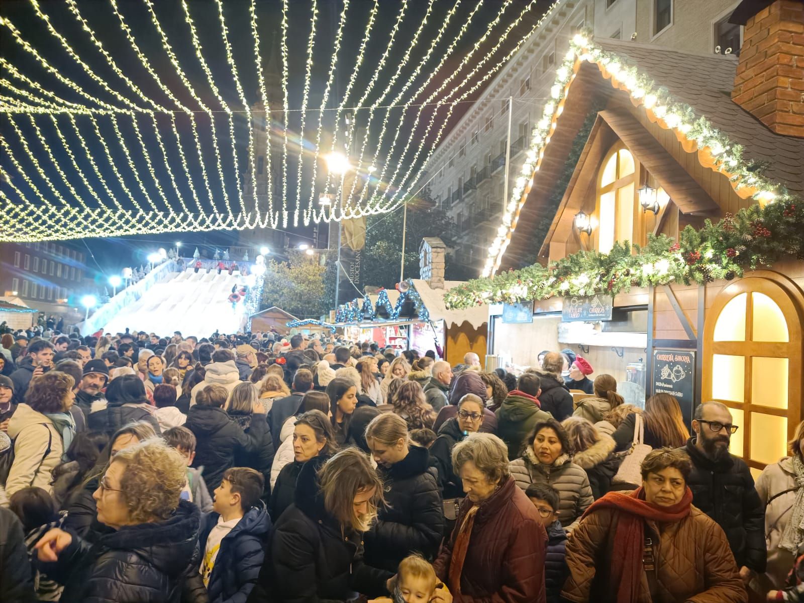 En imágenes | Zaragoza ya brilla por Navidad