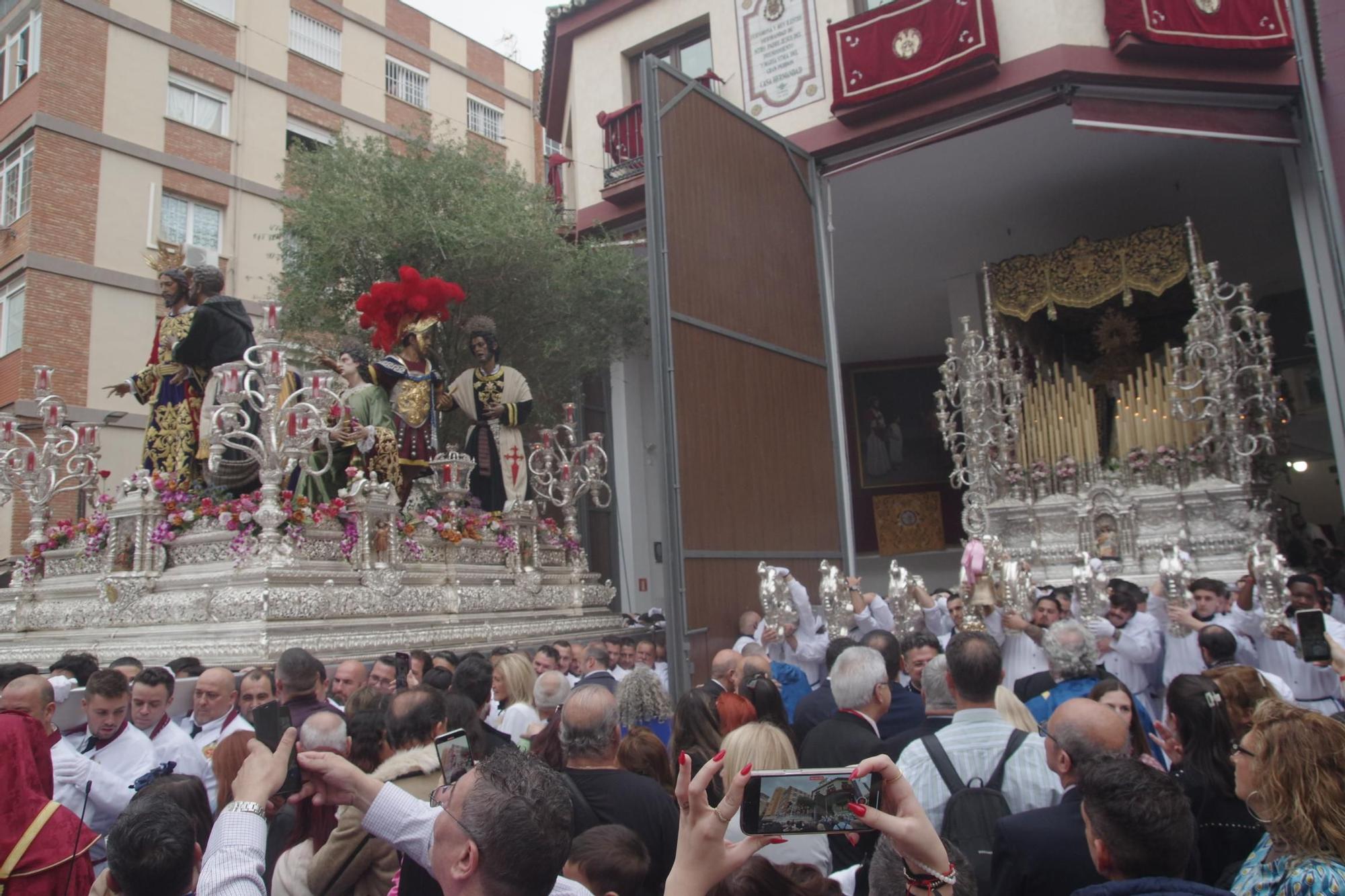 Salida del Prendimiento en el Domingo de Ramos de 2024, marcado por la amenaza de la lluvia.