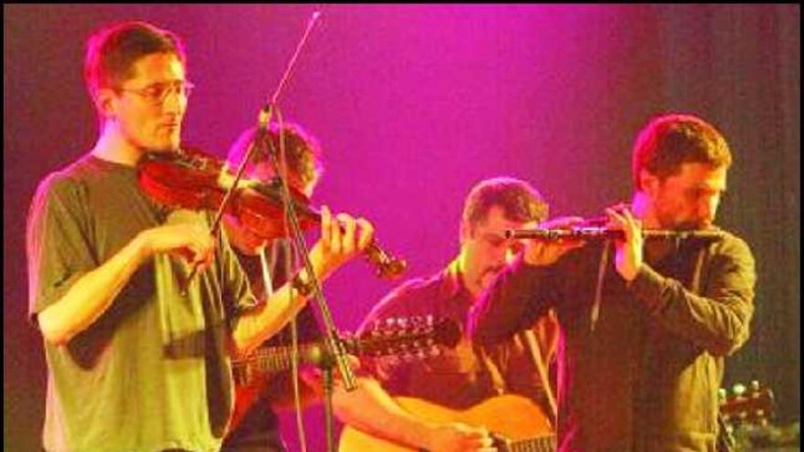 «Llan de Cubel», junto al escocés Iain Macleod, en un momento del concierto.