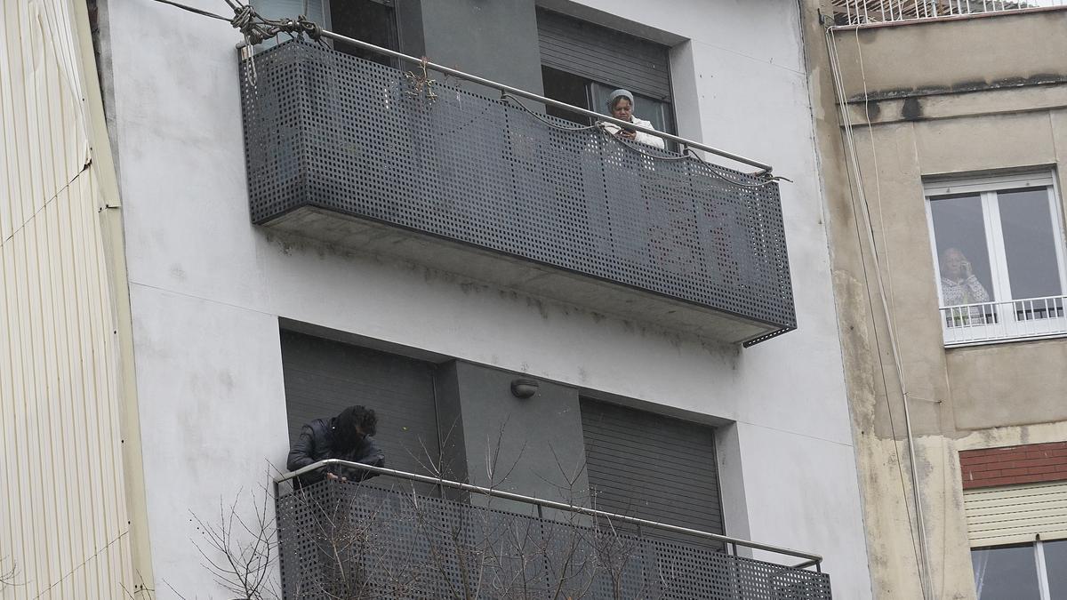 Tallat l'accés al carrer del Carme per protestar contra uns desnonaments