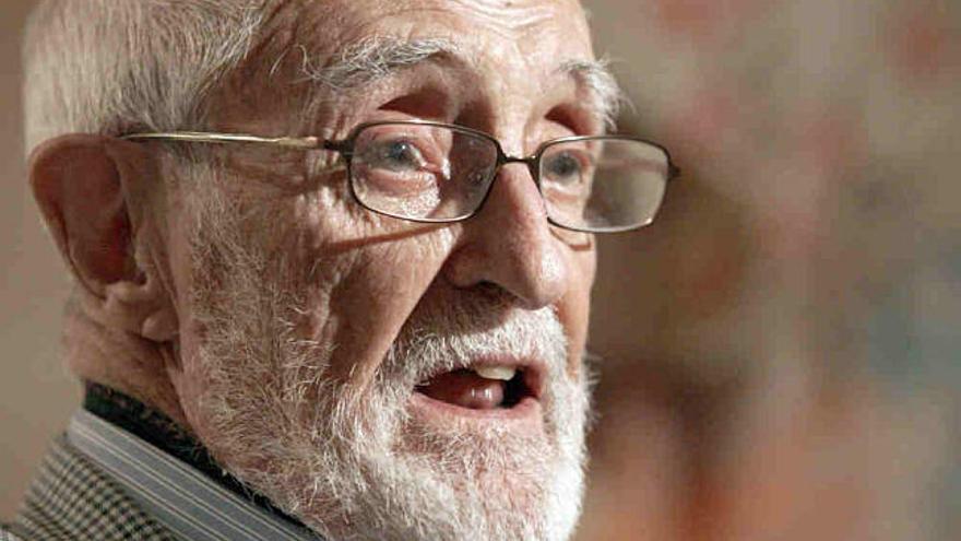 El escritor José Luis Sampedro cree que "La sonrisa etrusca", una de sus novelas más famosas, se podría llevar con facilidad al cine, pero nunca se le ocurrió "la posibilidad de una versión teatral". Por eso, ha dicho a Efe que está "muy ilusionado" con la adaptación que ha hecho Juan Pablo Heras, que se estrenará a finales de 2009.