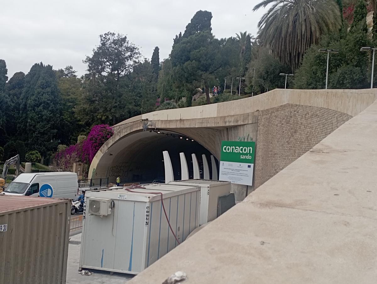 La estrella de Belén, en el túnel de la Alcazaba esta semana.