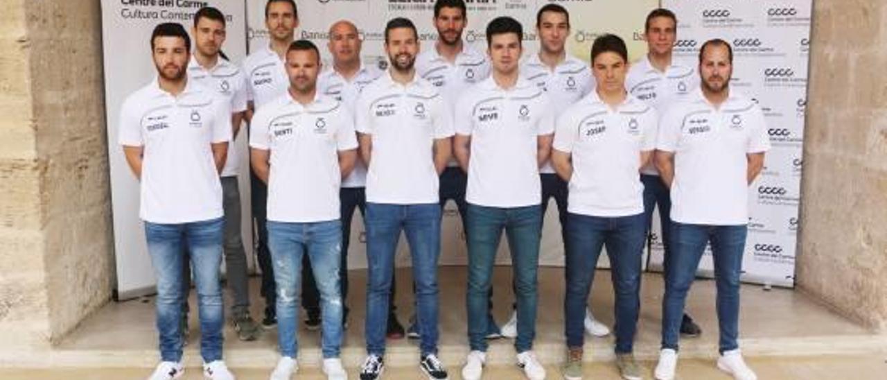 Todos los pilotaris finalistas, ayer en la presentación.