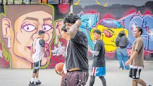 Més de la meitat dels joves  de BCN han nascut a l’estranger