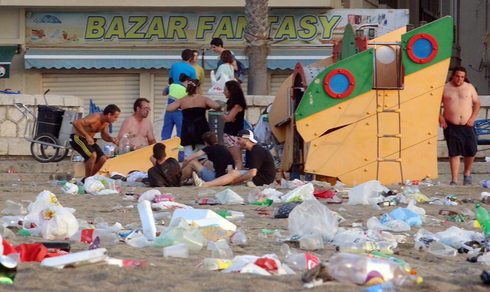 Así han quedado las playas después de la Noche de San Juan