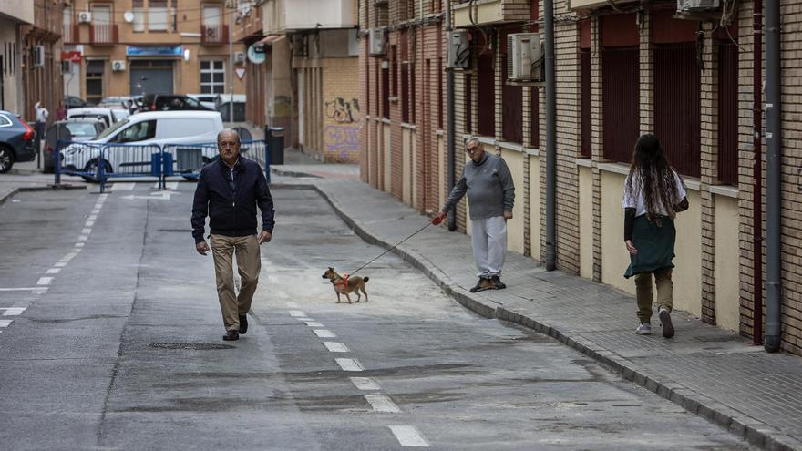 El Ayuntamiento de Alicante reparará la calle Pintor Otilio tras cinco meses de socavón