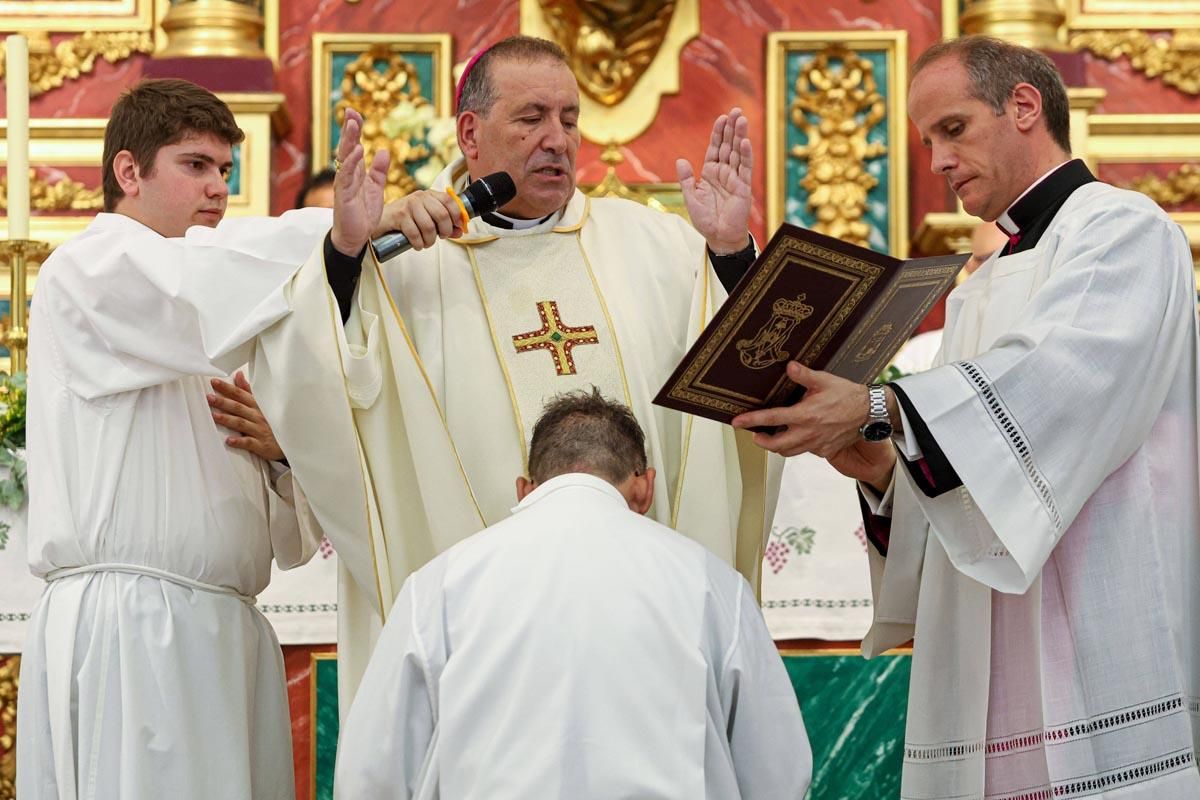 Todas las imágenes de la ordenación de Juan Carlos Rubertiello, diácono en Sant Antoni