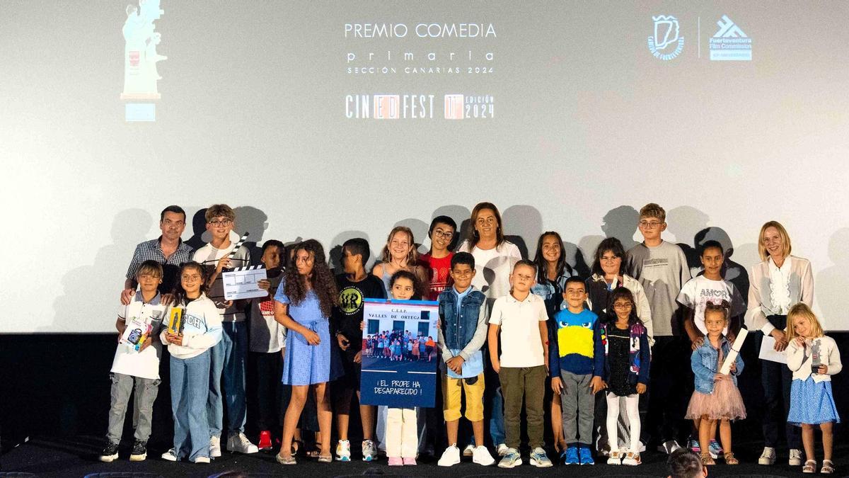 La Escuela Unitaria de Valles de Ortega gana el primer premio en la categoría de comedia en el festival Cinedfest.