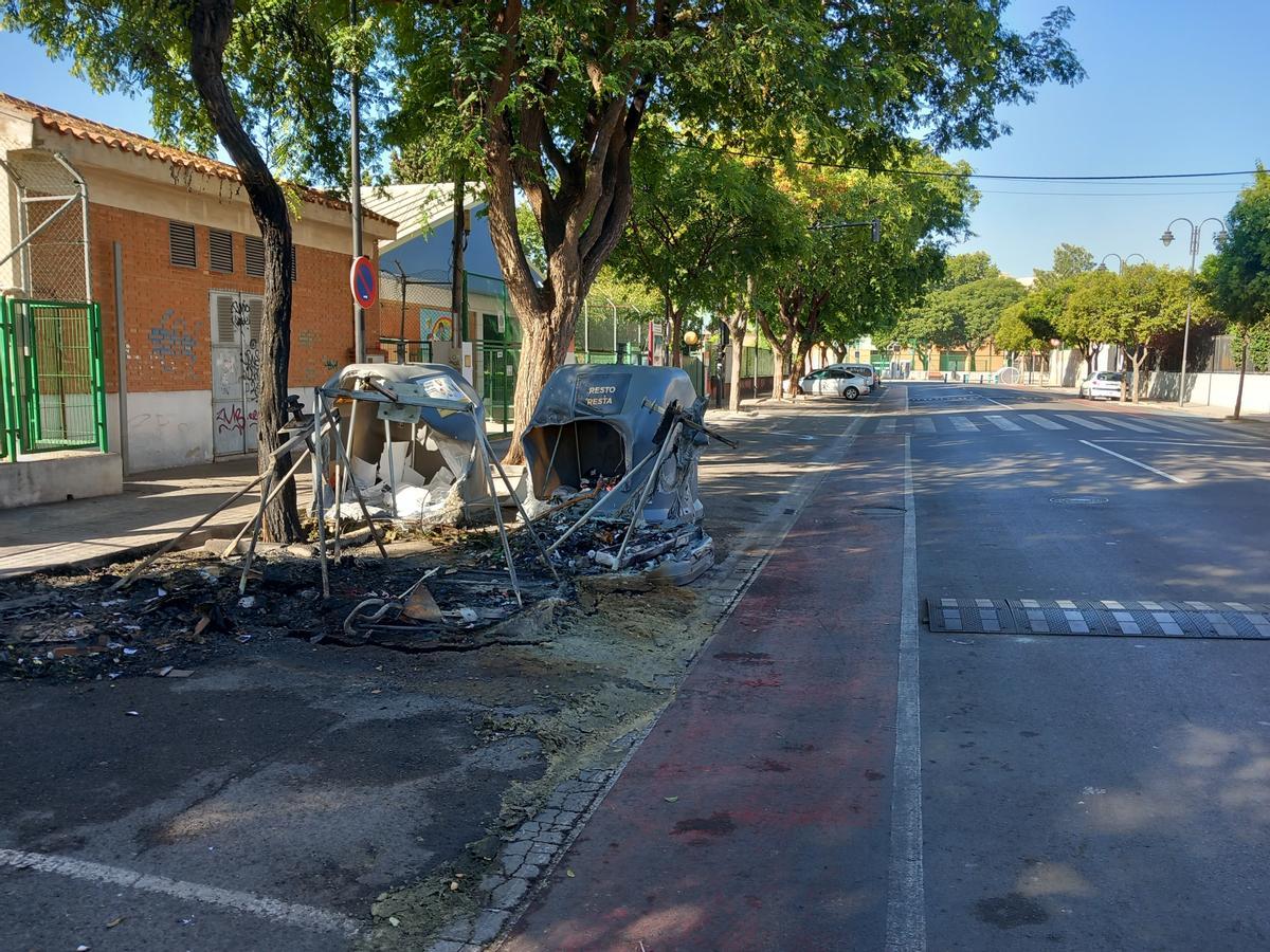 Contenedores quemados anoche en Quart de Poblet