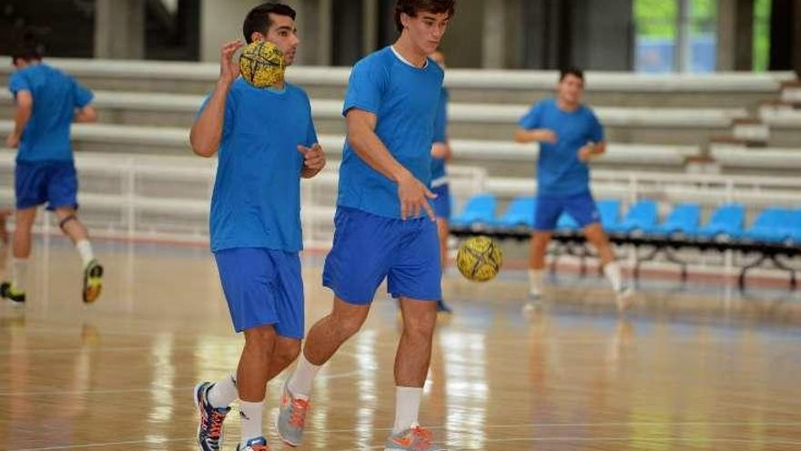 Chapela y Víctor Rodríguez durante un entrenamiento. // G. Santos