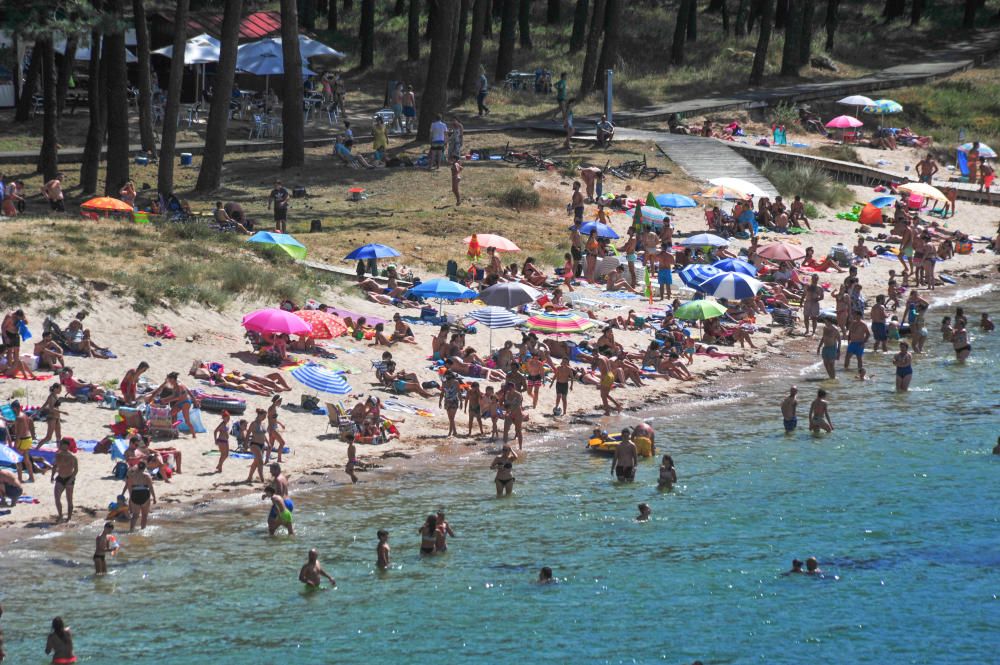 Primer domingo de julio en las playas arousanas.